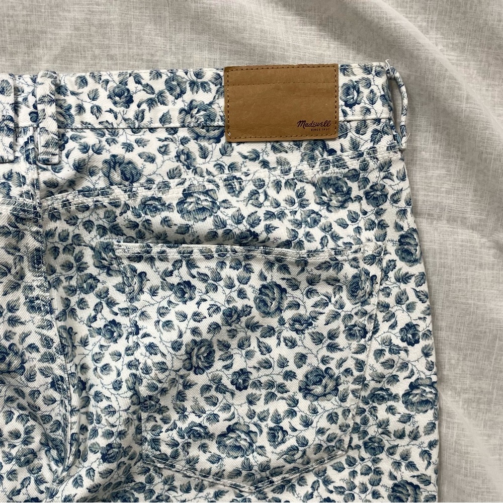 Madewell || Blue Floral on White Denim Skinny Ankle Jeans Size 31